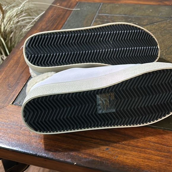 Steve Madden lined sneakers, white and silver with black size 6 - Picture 4 of 5